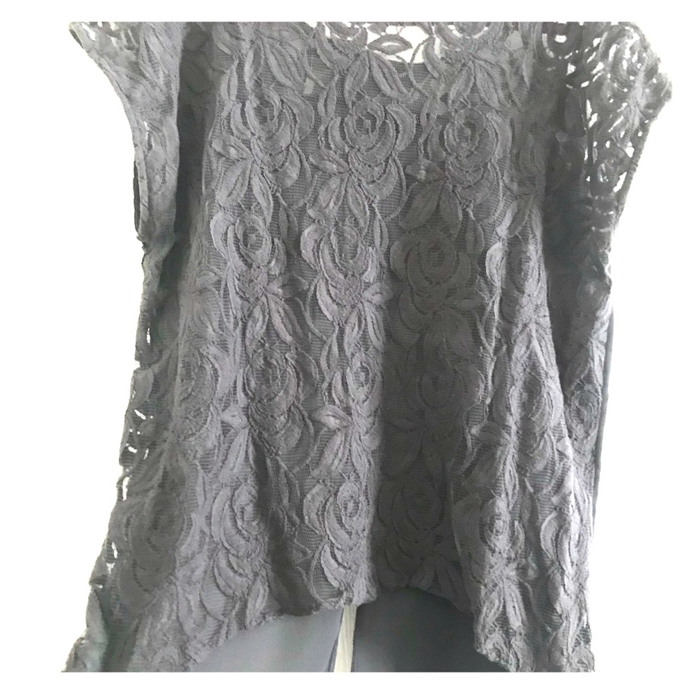 Lace High-Low Top with Back Slit